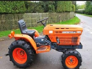 Kubota B7200HST Tractor Service Manual