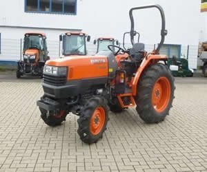 free kubota l4100 tractor workshop service repair manual.jpg
